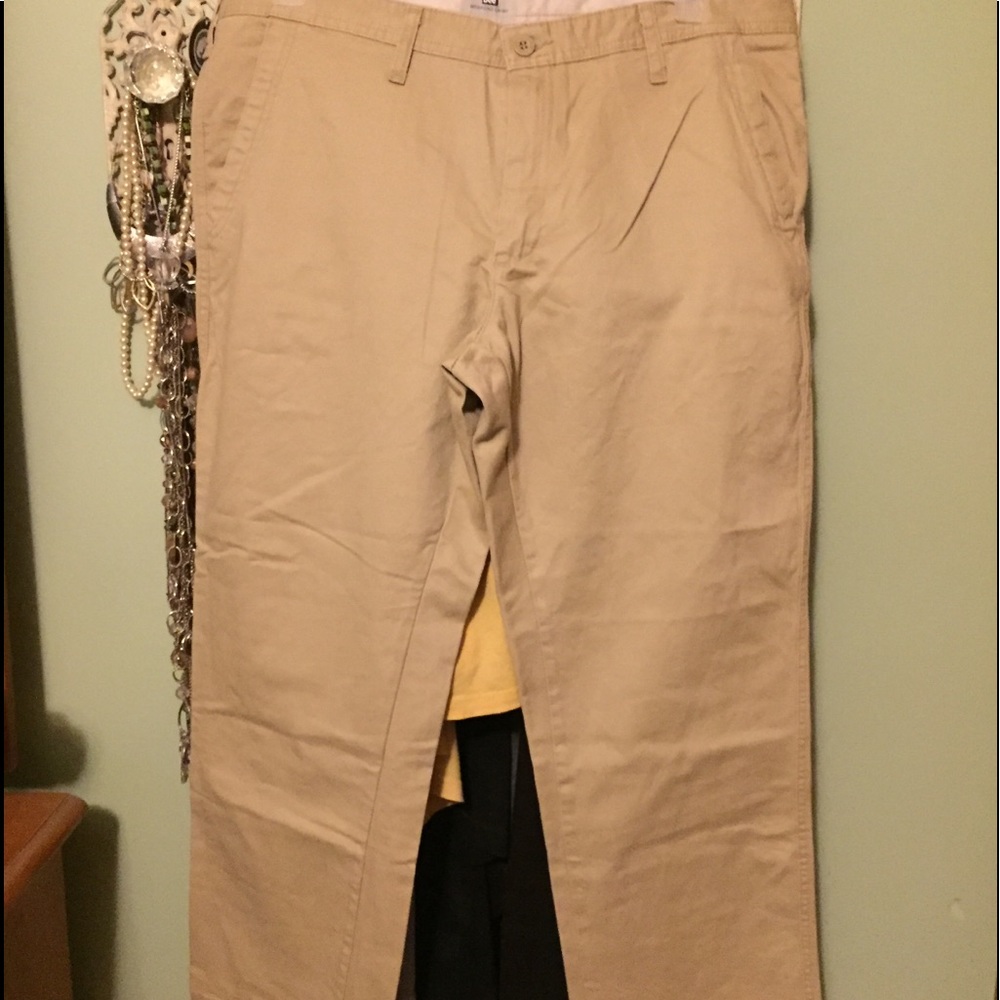 Men’s khaki pants